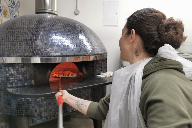 2-Hour Authentic Italian Pizza Making Class in Naples - Eating What You Made: Drinks, Starters, and Your Finished Pizza