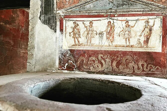 2 Hours Private Tour of Pompeii for Journey Through Time - Entering the Amphitheatre of Pompeii: Gladiators, Crowd Energy, and One Ticket Catch