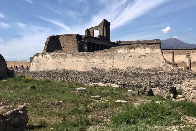 2 Hours Private Walking Tour in Pompeii with an Archaeologist - Getting oriented at Piazza Esedra (and why it matters)