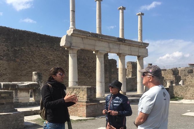3-Hours Private Walking Tour in Pompeii with an Archaeologist - What you will actually see: public spaces, private life, and daily routine
