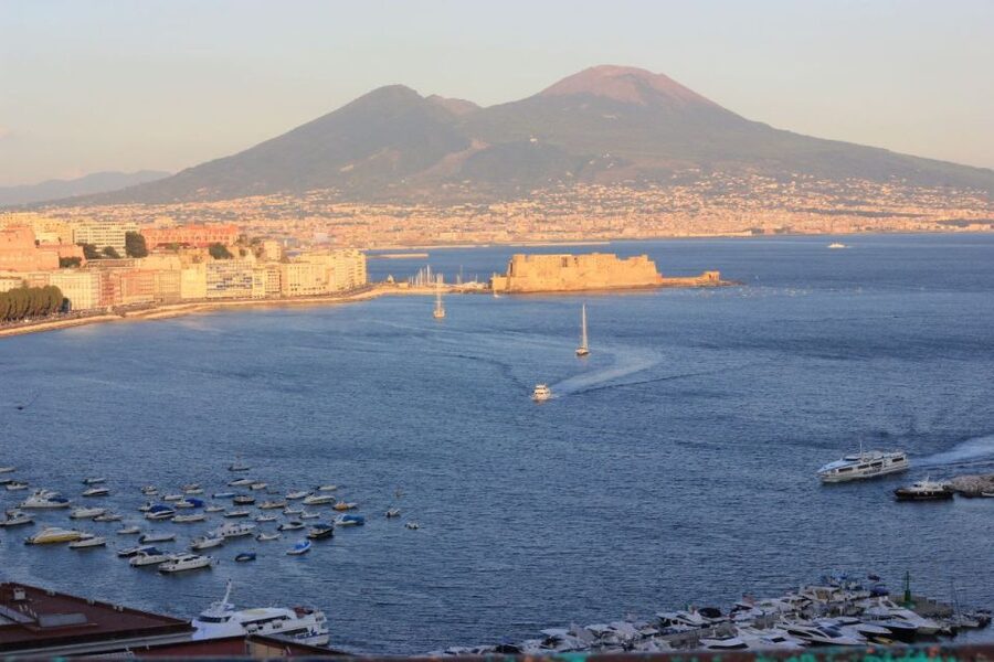 A taste of Napoli: Food Walking Tour with Local Tour Guide - Naples on a 3.5-hour loop: how the tour really feels