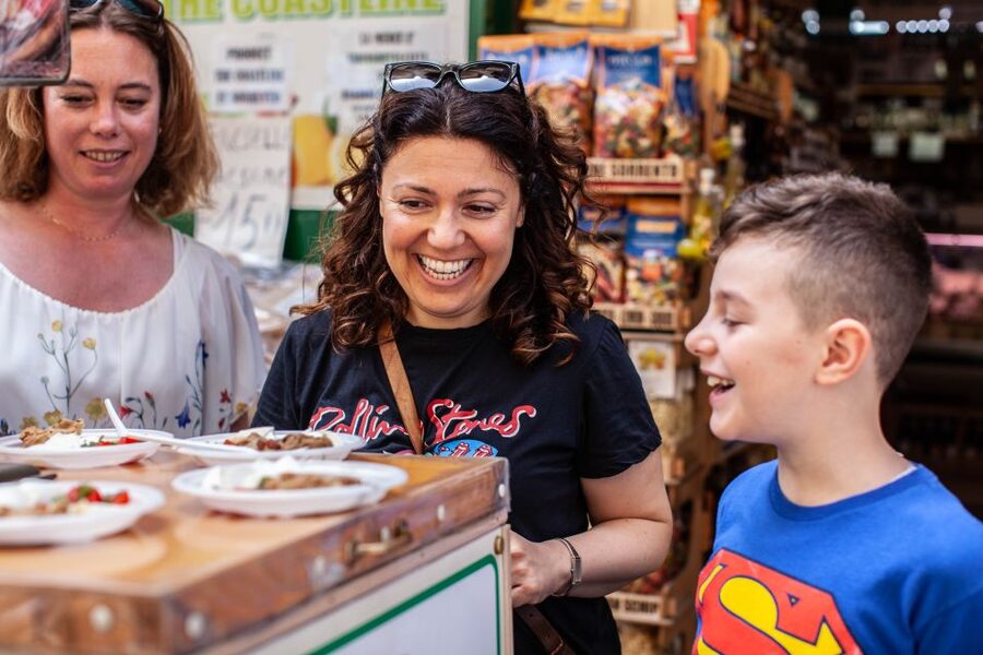 A taste of Napoli: Food Walking Tour with Local Tour Guide - Deep-fried pasta: the stop that turns walking into a celebration
