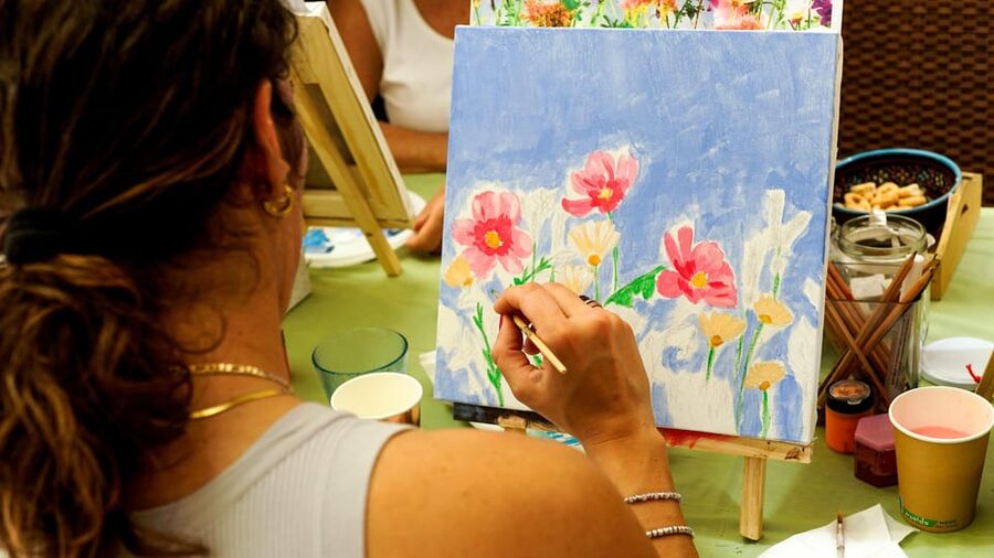 Art Workshop in Naples city centre with Aperitif - Who should book this workshop