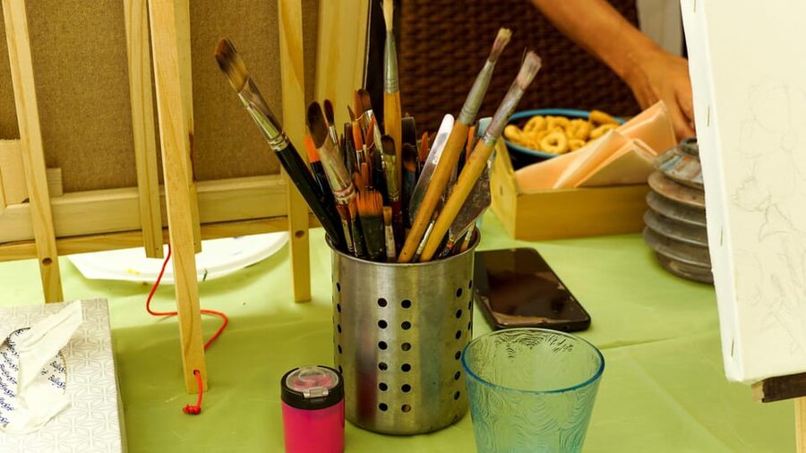 Art Workshop in Naples city centre with Aperitif - Small group benefits: why up to 6 matters