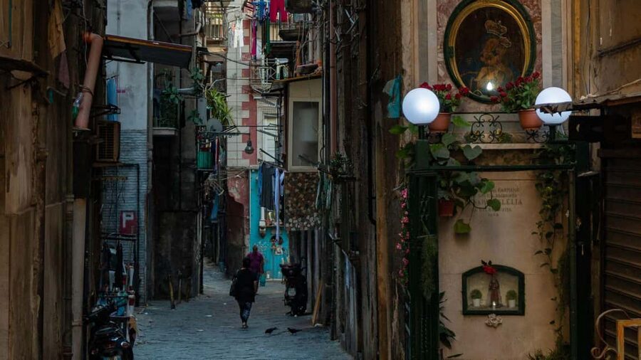 Best of Naples: Private Walking Tour with a Local - Food guidance that helps you bookend the day with great pizza