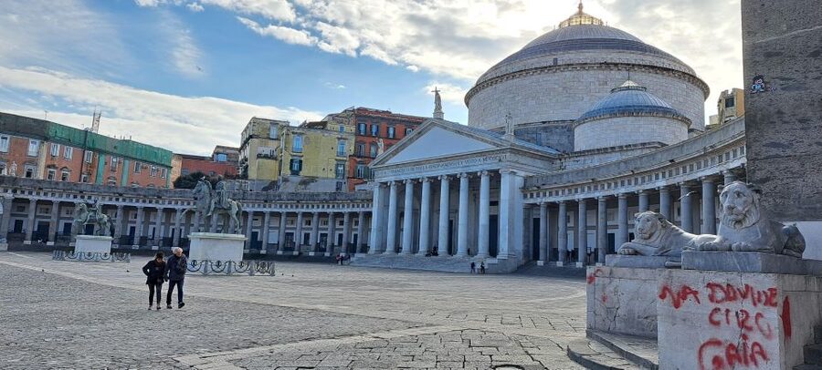 Bourbon Naples: Exclusive guide and Royal Palace pass - Practical walking tips, meeting spot, and packing light
