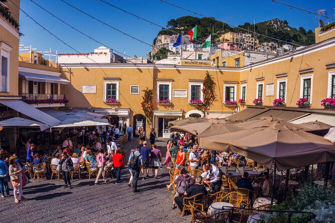 Capri Island Small Group Boat Tour from Naples with Light Lunch - 3 to 5 hours in Piazetta di Capri: how to use your time well