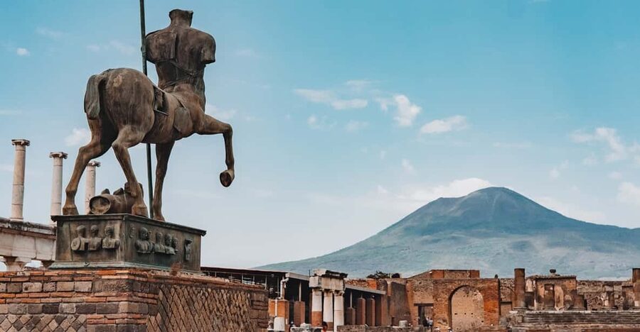 Castellammare di Stabia: Mount Vesuvius & Pompeii Ruins Trip - Meeting point and getting rolling on the bus