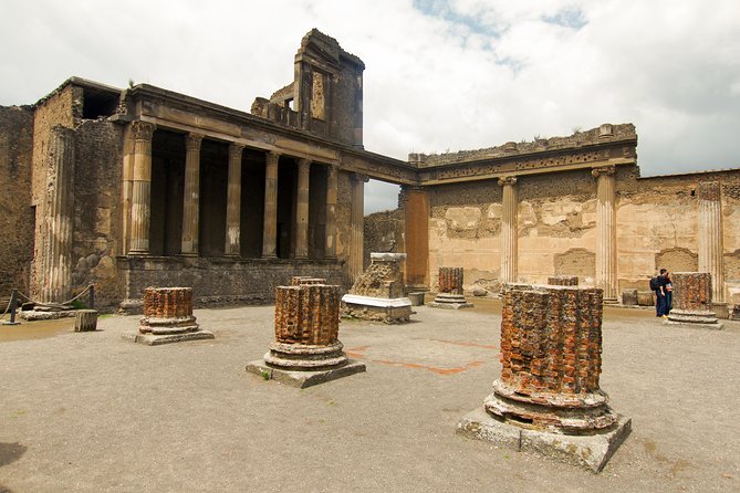 Complete Pompeii Skip the Line Tour with Archaeologist Guide - Main Street and the everyday sights: bakery, forum, and the city rhythm