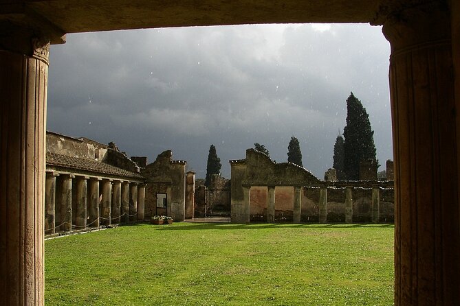 Day Trip to Capri, Sorrento and Pompeii from Rome - Pompeii With a Private Guide: How to See More Without Getting Lost