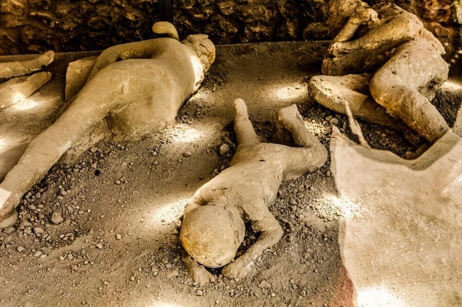 Discover Mt. Vesuvius: Private 3-Hour Tour from Pompeii - Views Over the Gulf of Naples, and Why the Horizon Matters
