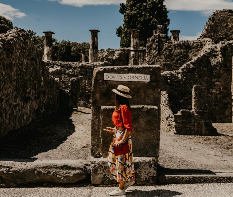 Discover Pompeii: French Walking Tour of the Buried City - Finding the meeting point quickly, Hotel Vittoria to inStazione