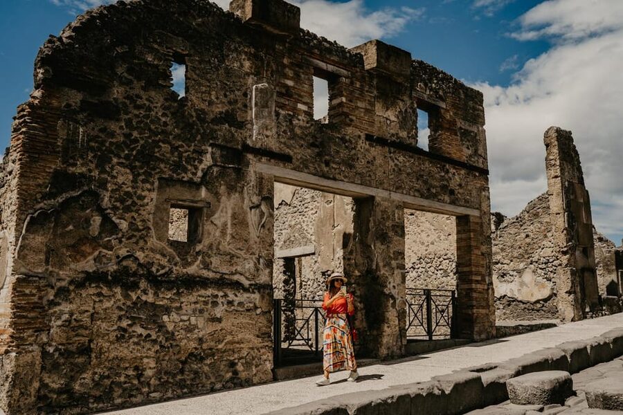 Discover Pompeii: Spanish Walking Tour of the Buried City - Key points you should know before you go