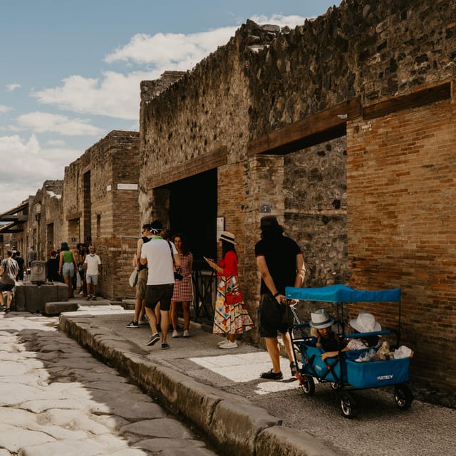 Discover Pompeii: Spanish Walking Tour of the Buried City - Why this 2-hour Pompeii walk fits real schedules