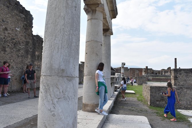 Discover the Ancient Ruins of Pompeii: Day Trip from Rome - Lunch in Pompeii: What You Get, What to Watch, and How to Avoid a Bad Surprise