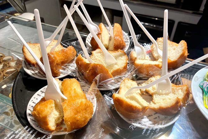 Eating Naples Street Food Tour with Guided Tasting and Sightseeing - Why this 2.5-hour street food tour works in Naples