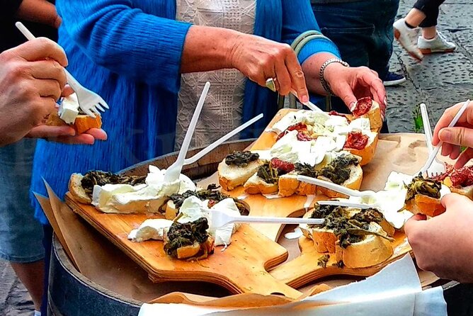 Eating Naples Street Food Tour with Guided Tasting and Sightseeing - Stop 4: Chiesa San Domenico Soriano, baroque details on the way