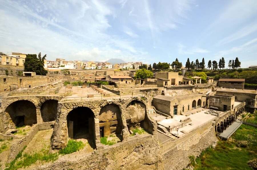 Ercolano: Herculaneum Entry Ticket with Optional Audio Guide - What to Look For: Frescoes, Shops, Baths, and the Everyday Details