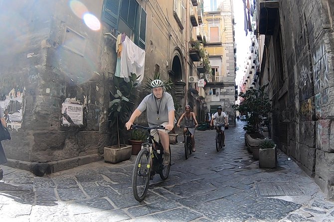 Exciting e-bike(pedal assisted)ride in the heart of Naples - Pickup, meeting time, and how to plan your morning