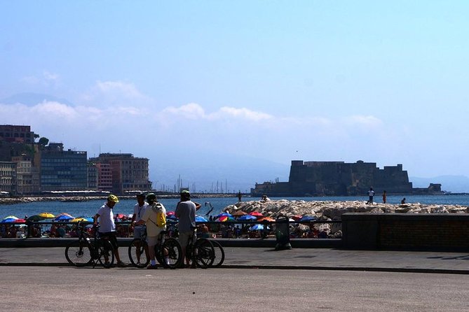 Exciting e-bike(pedal assisted)ride in the heart of Naples - Quartieri Spagnoli: tight streets, real Naples energy