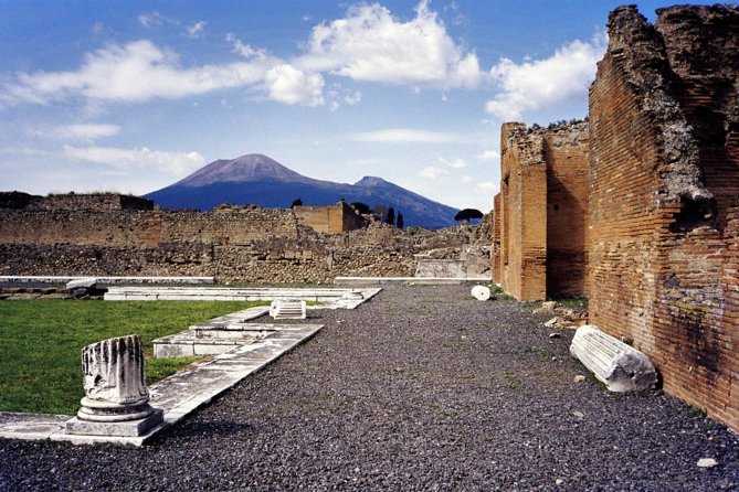 Explore Pompeii & Amalfi in One Day from Naples with Free Time - When the schedule slips: crowds, delays, and how to protect your day