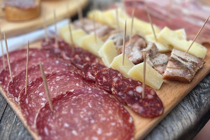 food Tour in the Spanish Quarter of Naples - Naples Spanish Quarter Food Tour: Why this neighborhood works at night