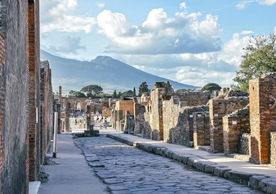 From Amalfi: Pompeii and Mount Vesuvius Private Day Trip - The meal break that can shape the whole vibe