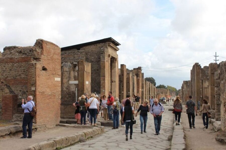 From Naples: Amalfi Coast, Sorrento, and Pompeii Tour - Pompeii with about two hours: what you can see and how to not burn out