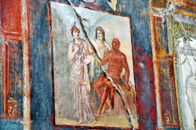 From Naples: Archeological day to Pompeii and Herculaneum - Why Pompeii and Herculaneum still feel close to Vesuvius