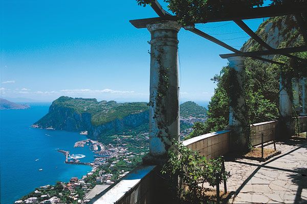 From Naples: Capri and Anacapri - Guided tour - From Naples to Capri: the speedboat start that sets the tone