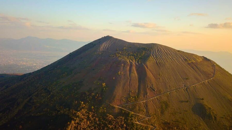 From Naples: Mount Vesuvius Half-Day Tour with Lunch - The hike to the summit: what the 500m walk really feels like