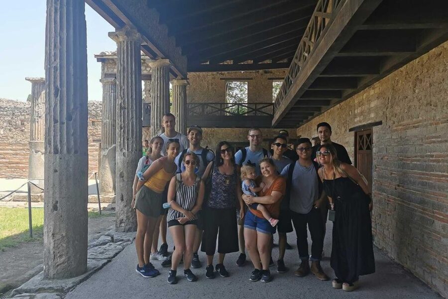 From Naples: Pompeii and Sorrento Full-Day Tour - The Lunch Stop: Pizza and a Quick Reset