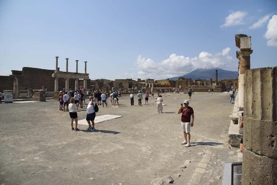 From Naples: Pompeii and Vesuvius Guided Day Trip with Lunch - The focused Pompeii stops: Foro Civile, Lupanare, Thermopolium, Stabian Baths