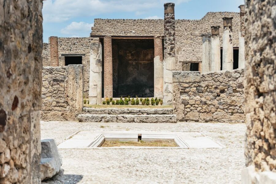 From Naples: Pompeii Ruins & Mount Vesuvius Day Tour - Pizza Lunch Near the Ruins: Quick Fuel That Does Not Derail the Day