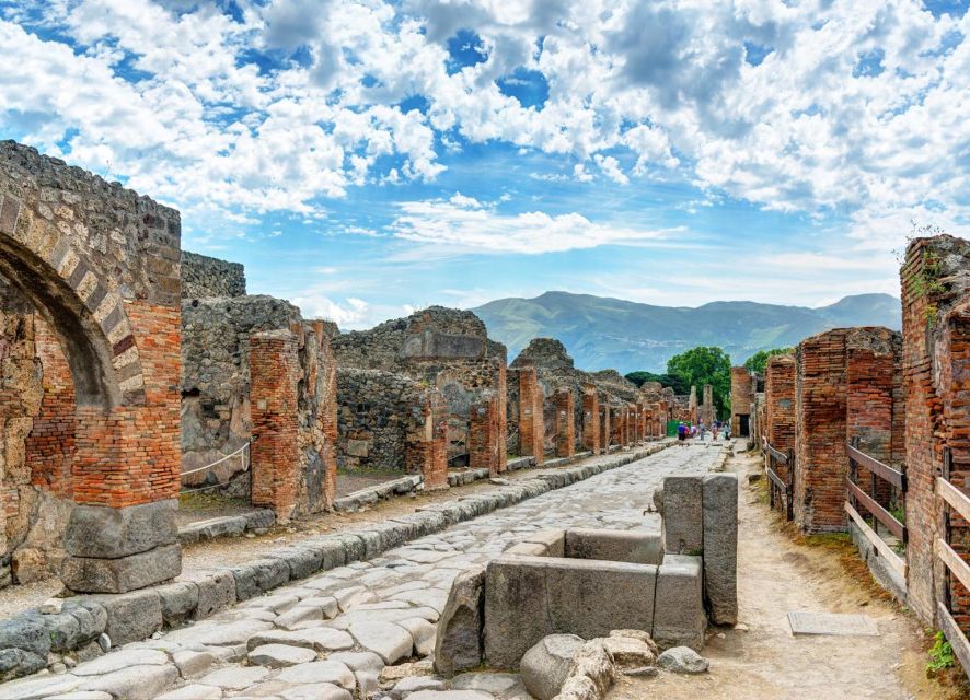 From Naples: Pompeii Ruins VIP Guided Tour - Pompeii, explained in a way that makes the stones make sense