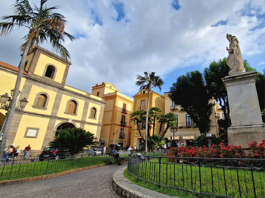 From Naples: Pompeii & Sorrento Shore Excursion with Lunch - Sorrento 90-minute reset: streets, photos, and sea views