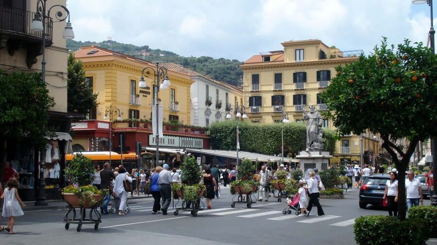 From Naples: Private Tour to Pompeii, Sorrento, and Positano - Should you book this Naples-to-Positano-Sorrento-Pompeii private tour?