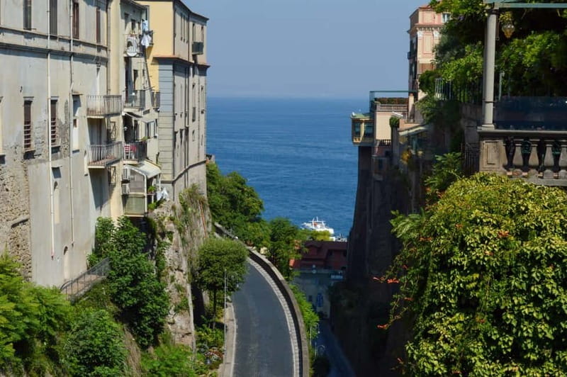 From Naples/Salerno: Pompeii, Sorrento and Amalfi Coast Tour - A smart way to connect three Campania icons in one day