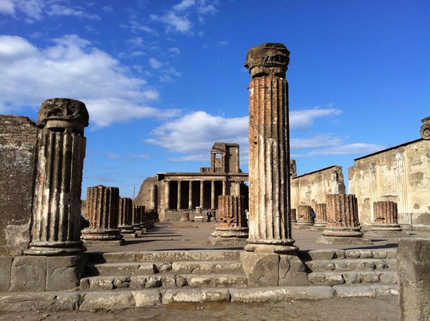 From Naples: Transfer to Positano with Pompeii Guided Tour - Pompeii in 2 Hours: What You Actually Get to See