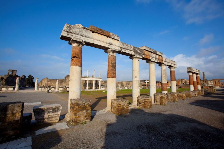 From Positano: Pompeii Ruins Small Group Guided Tour - Skip-the-line entry, then a quick reset before the walk