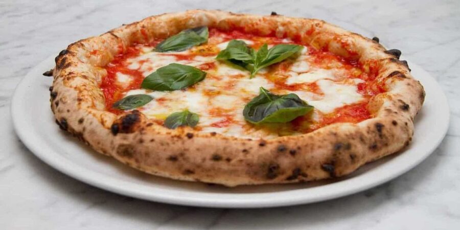 From Rome: Full Day Pompeii and Naples Tour - Pizza lunch in a Naples seafront restaurant, and how to make it work