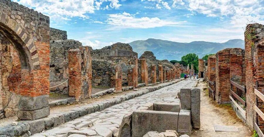 From Sorrento: Pompeii and Vesuvius Tour by Express Train - The fast Campania Express train from Sorrento
