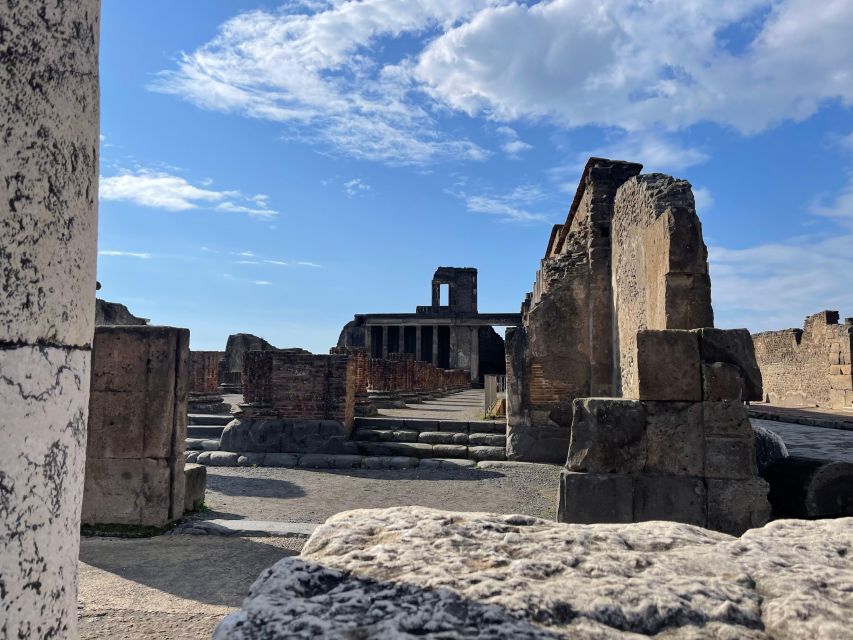 From Sorrento: Pompeii & Vesuvius tour small group - Pompeii highlights you will see in the 2-hour guided window