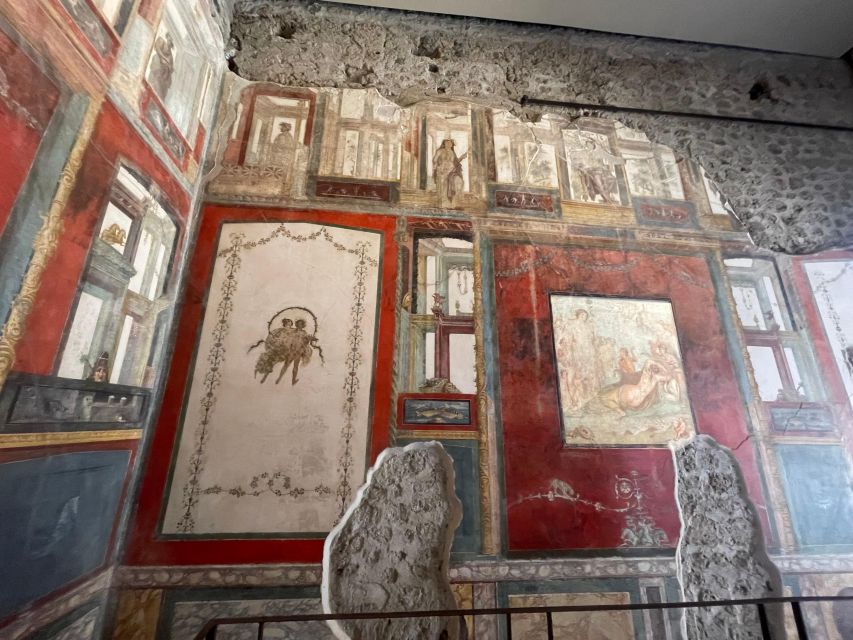 From Sorrento: Pompeii & Vesuvius tour small group - Views over the Gulf of Naples, plus how to time your photos