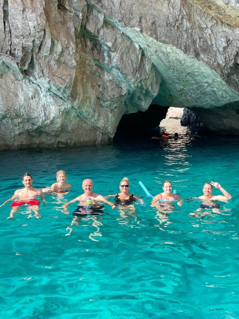 From Sorrento: Private Capri tour & Blue Grotto - Meeting at Marina Piccola, Sorrento, and getting onto the boat smoothly