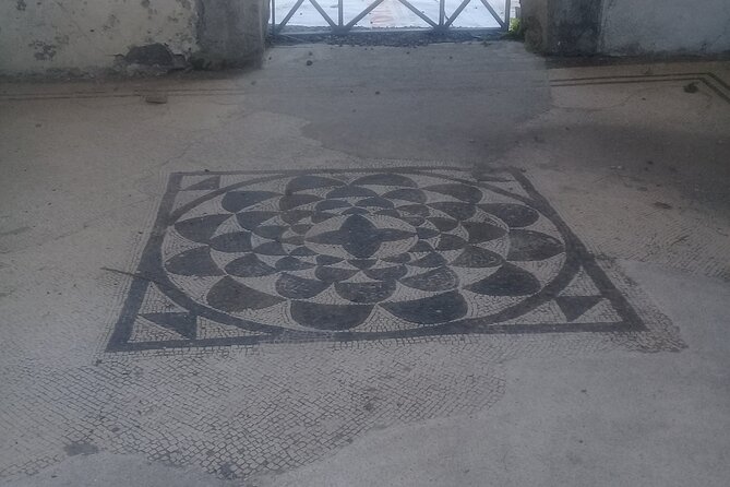 Full Day Tour Pompeii–Sorrento -Positano - Positano: time to meander, shop, and enjoy the shoreline mood