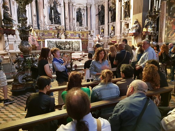 Guide tour in Naples downtown with an art expert - Duomo di Napoli: the 40-minute cathedral pause