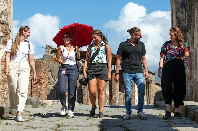 Guided tour of Pompeii with a local guide - Piazza Esedra Meeting Point, and the Meeting-Point Reality