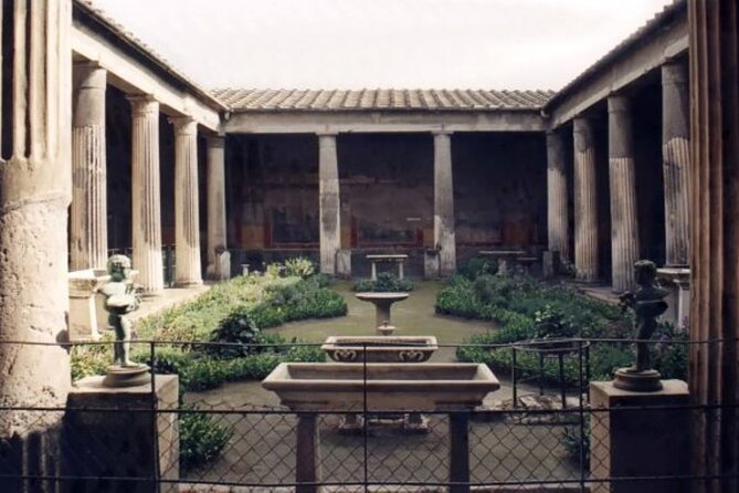 Guided tour of Pompeii with a local guide - Sacred Temples and Everyday Meaning