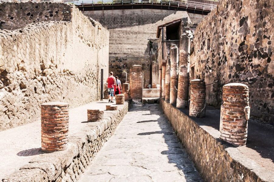 Herculaneum Guided Walking Tour with Entry Ticket - Languages, the 6-person live-guide rule, and audio backup